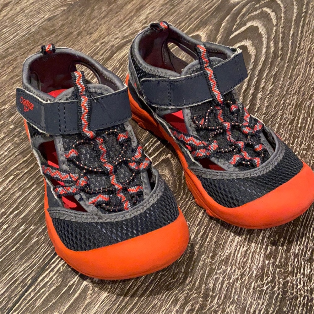 Oshkosh Water Hiking Sandals